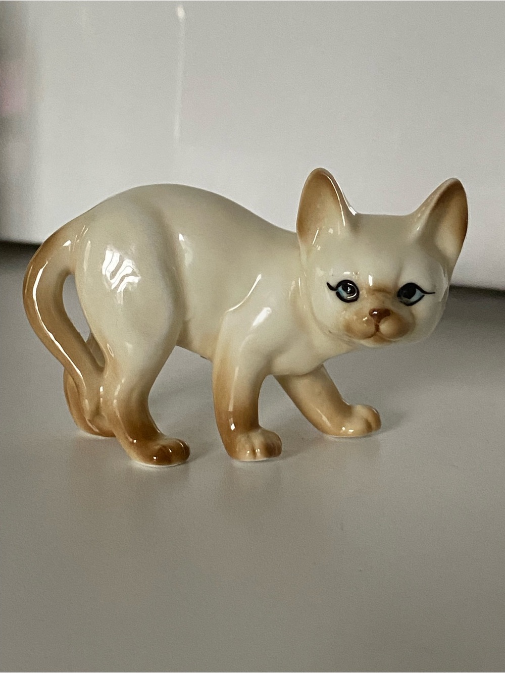 Porcelain Siamese Cat Figurine Danbury Mint Vintage 80’s Kitty EUC Watching Out